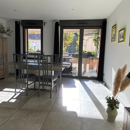 T3 Au Pied Des Tours Du Chateau Châteaurenard