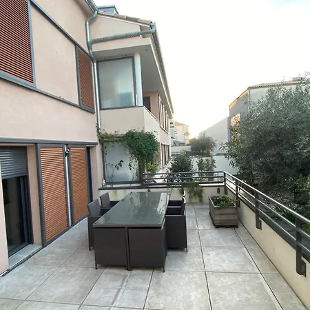 Apartment T3 Au Pied Des Tours Du Chateau Châteaurenard