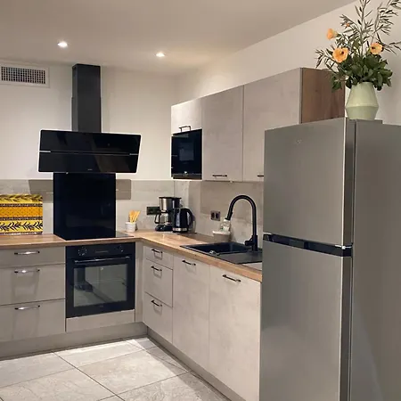 T3 Au Pied Des Tours Du Chateau *