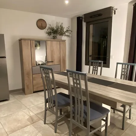 T3 Au Pied Des Tours Du Chateau * Châteaurenard