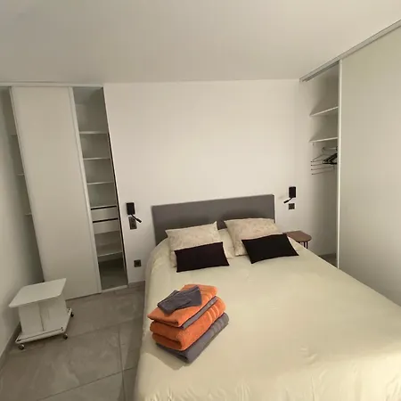 Apartment T3 Au Pied Des Tours Du Chateau